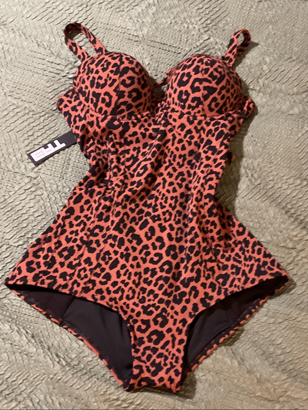 TA3 Modern Leopard Print One-Piece Swimsuit LUSHY HIPSTER XL SHORT-B
NWT/returns